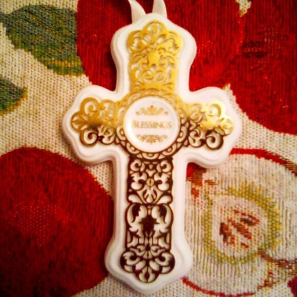 Ceramic cross - Picture 1 of 5